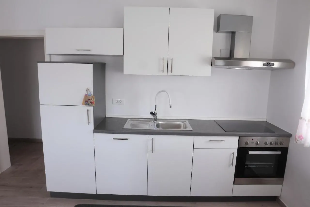 Vratovic Apartments Pola 0*,
