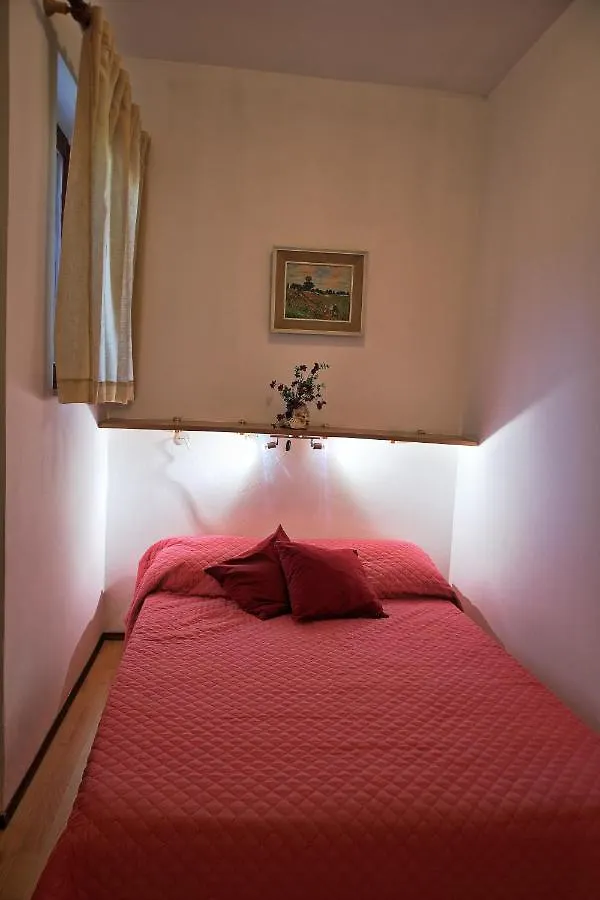 Vratovic Apartments Pola 0*,