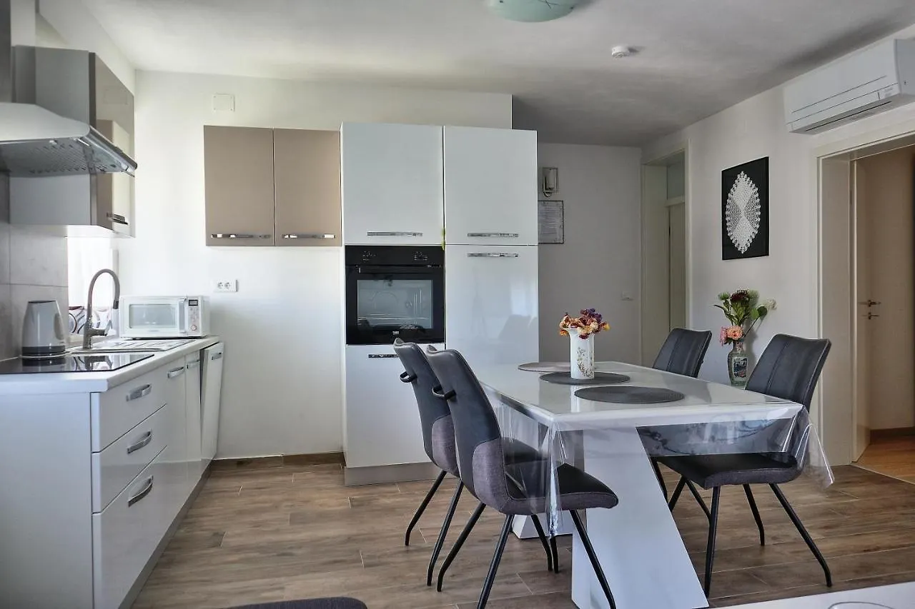 Vratovic Apartments Pola